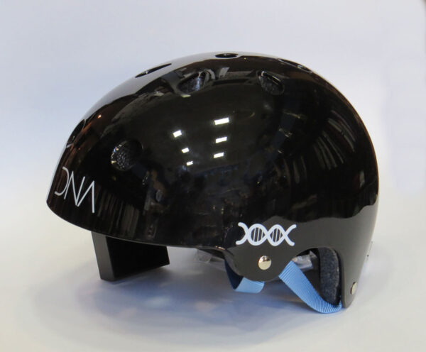 CASCO SKATE GLOSS BLACK DNA